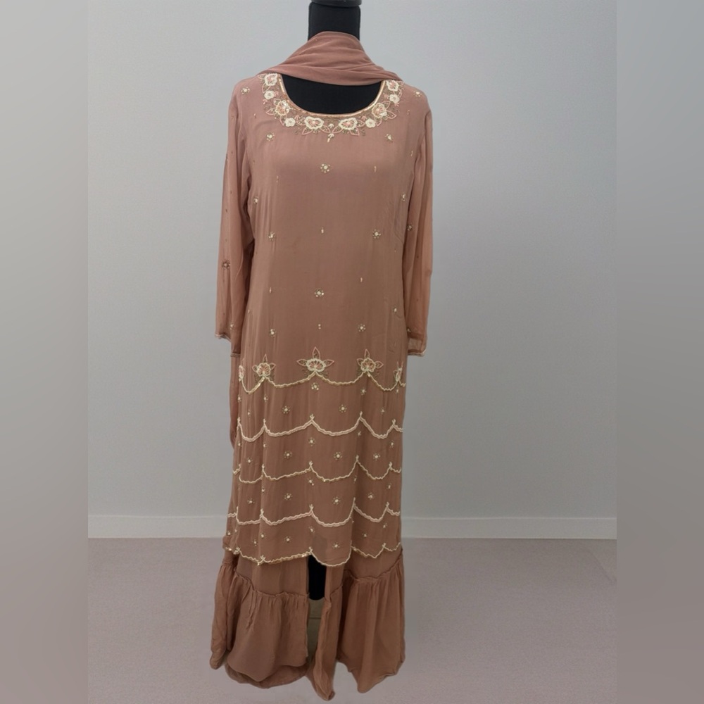 Elegant Embroidered Tunic and Pants Set